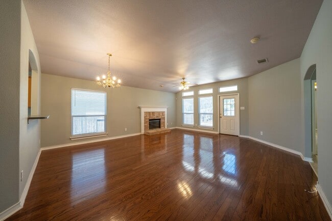 Foto del edificio - 1435 Bluff Forest