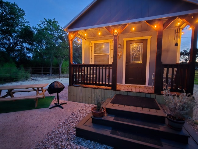 Building Photo - 606 Blessing Ranch Rd