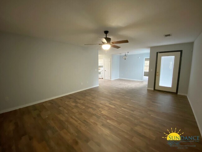 Building Photo - Nice 3 Bedroom Home in Crestview!