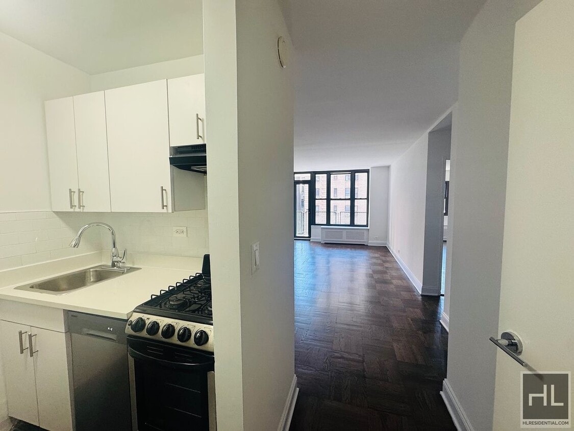 Primary Photo - EAST 35 STREET