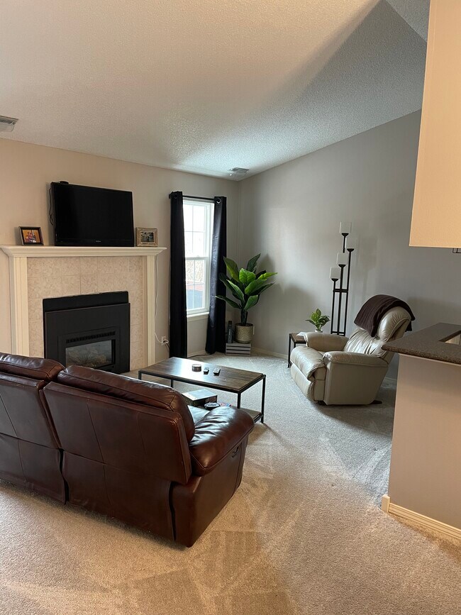 Building Photo - 2137 Troy Ct