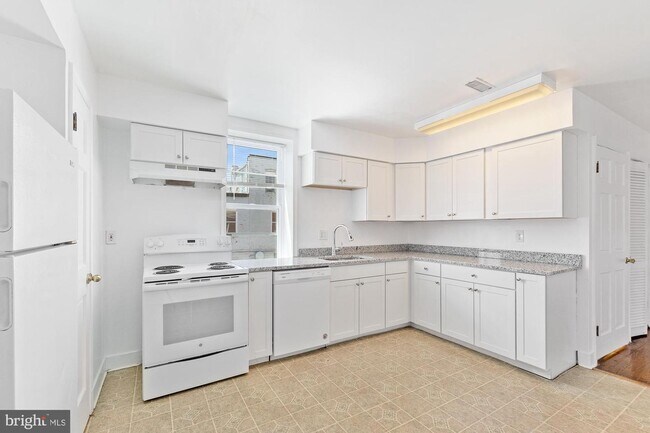 Foto del edificio - 1649 S Hanover St
