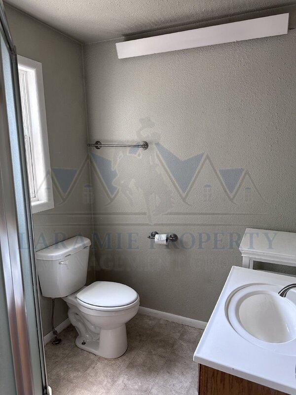 Building Photo - 412 E Flint St