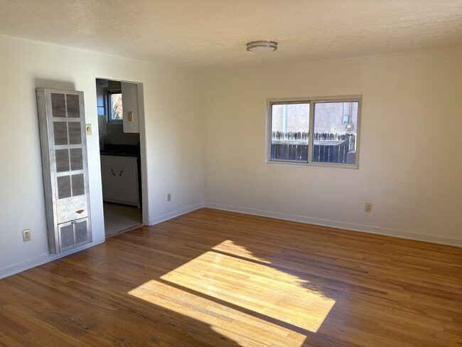 Foto del edificio - 2425 Mountain Rd NW