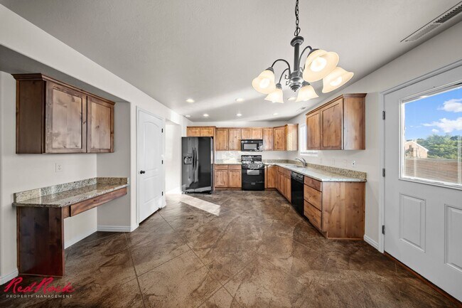 Foto del edificio - Adorable 3 Bedroom End Unit Townhome!