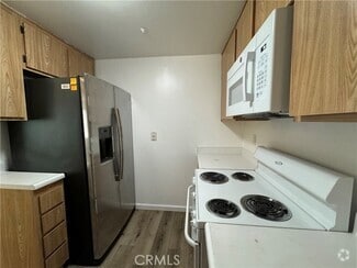 Building Photo - 225 N Highland Ave