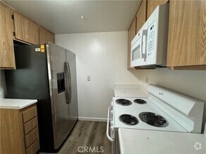 Building Photo - 225 N Highland Ave