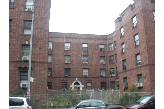 Building Photo - Elmhurst