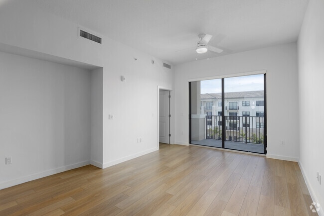 2BR, 2BA - 1044SF - Living Room - South Pointe Apartments