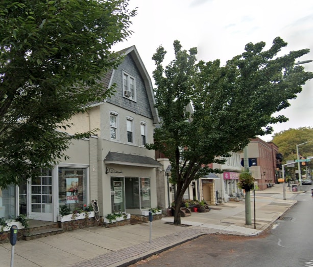 Building Photo - 1038 W Lancaster Ave