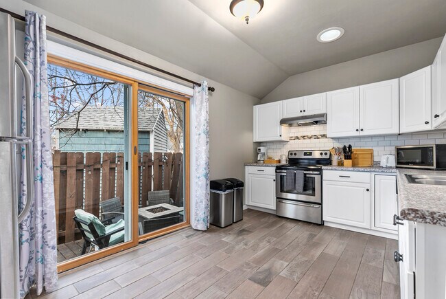 Building Photo - 509 N Lawe St