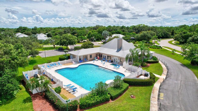 Foto del edificio - 650 Waters Edge Ln