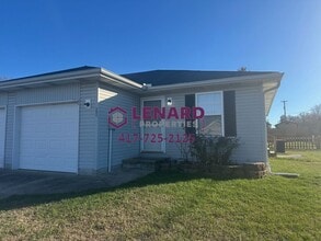 Building Photo - 204-204 E Eagle Cir