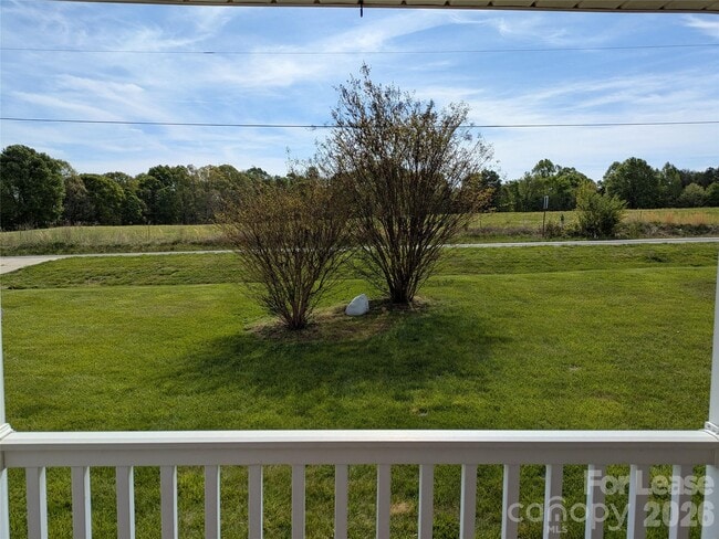 Foto del edificio - 338 Weathers Creek Rd
