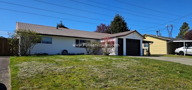Building Photo - Charming and Updated Rambler 3 br. Fairwood Rambler w/large yard