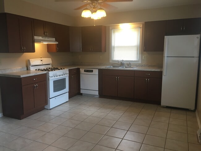 Kitchen - 23 Maxwell St