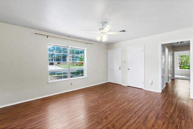 Foto del edificio - 4807 Sylvandale Dr