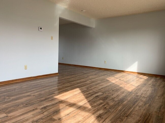 Foto del edificio - 3872 Cottage Grove Rd