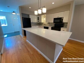 Building Photo - 1400 Lagrange St