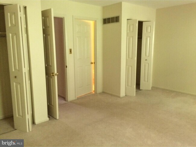 Foto del edificio - 858 Stockbridge Dr