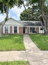 Building Photo - 2926 Naples Dr