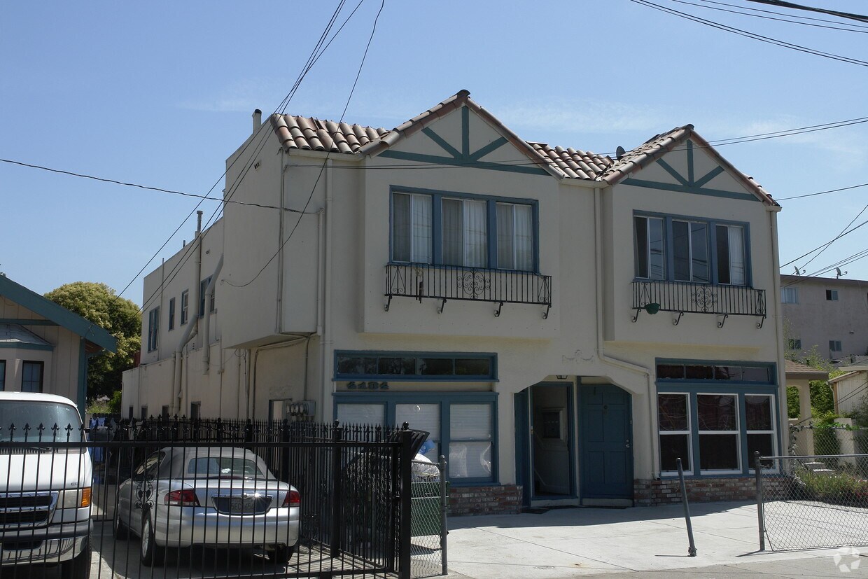Primary Photo - 4134 Brookdale Ave