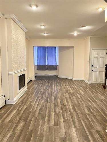 Building Photo - 33 Pearsall Ave