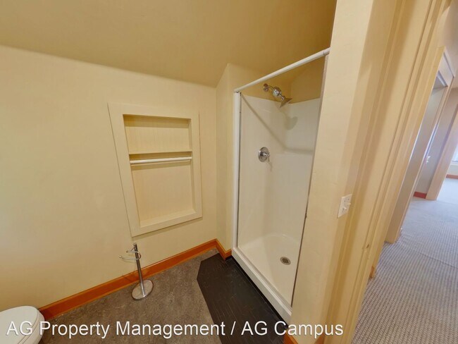 Building Photo - 1 br, 1 bath House - 110 East 14th Ave