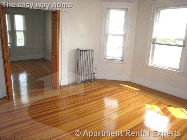 Primary Photo - HUGE * Living rm + Dining rm * Laundry in ...