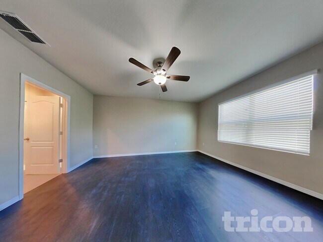 Foto del edificio - 4447 Blue Rock Dr