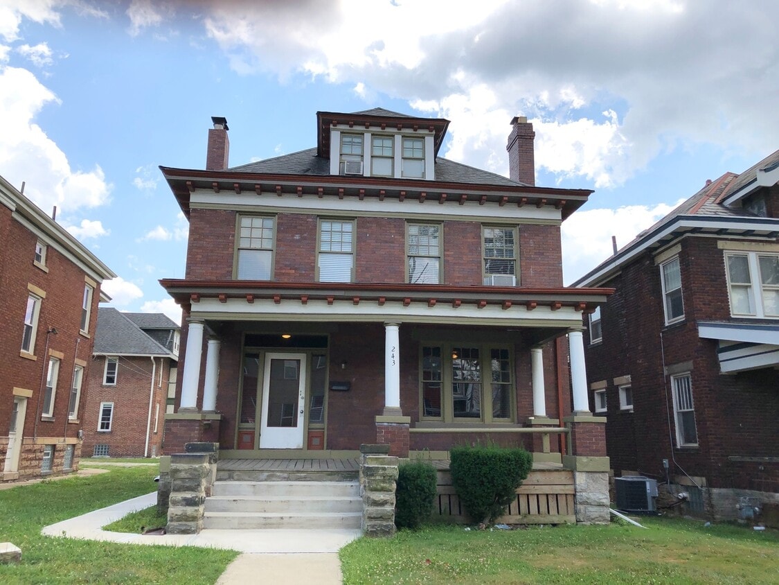 Foto principal - 243 E 16th Ave