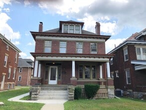 Building Photo - 243 E 16th Ave