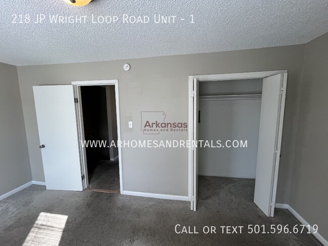 Foto del edificio - 218 S J P Wright Loop Rd