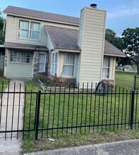 Building Photo - 10636 Wessex Dr
