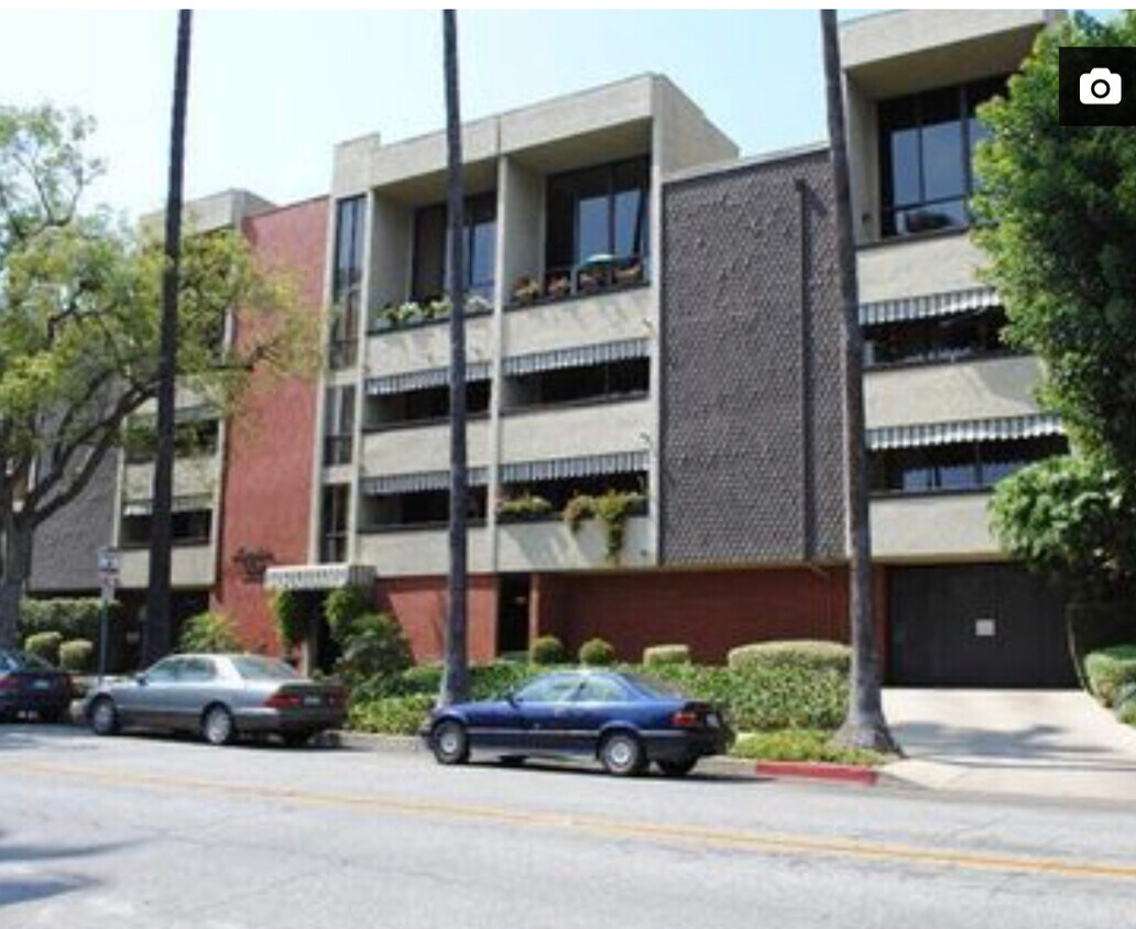 Primary Photo - 125 W Mountain St