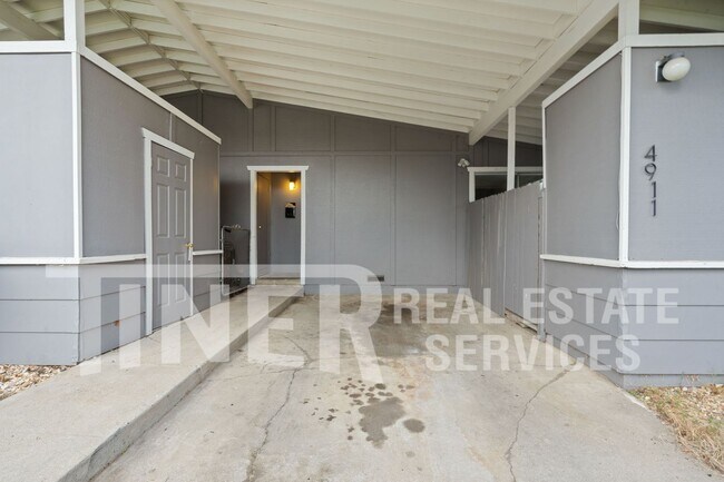 Foto del edificio - 4911 Douvan Ct