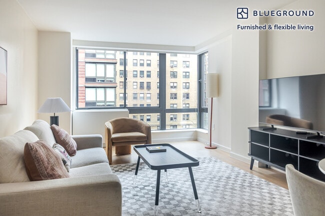 Building Photo - 255 W 94th St