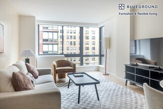 Building Photo - 255 W 94th St