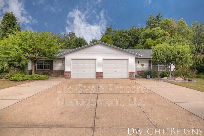 Building Photo - 6705 North Dr