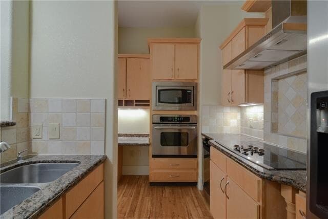 Building Photo - Penthouse Condo with Garage – Prime Location!