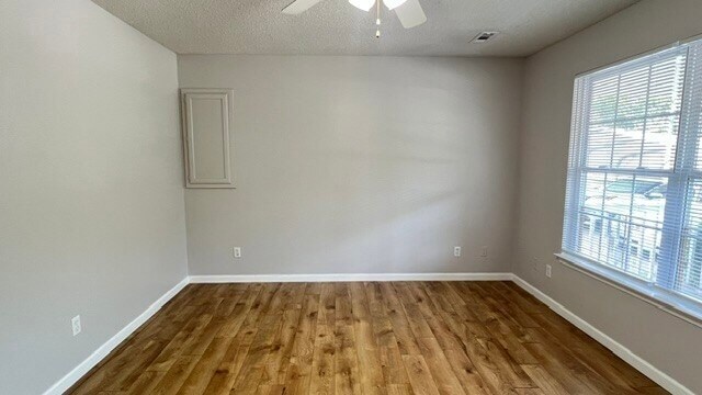 Foto del edificio - 3117 Holly Brook Cir