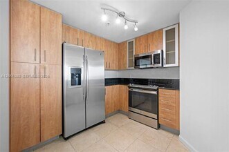 Building Photo - 7910 Harbor Island Dr