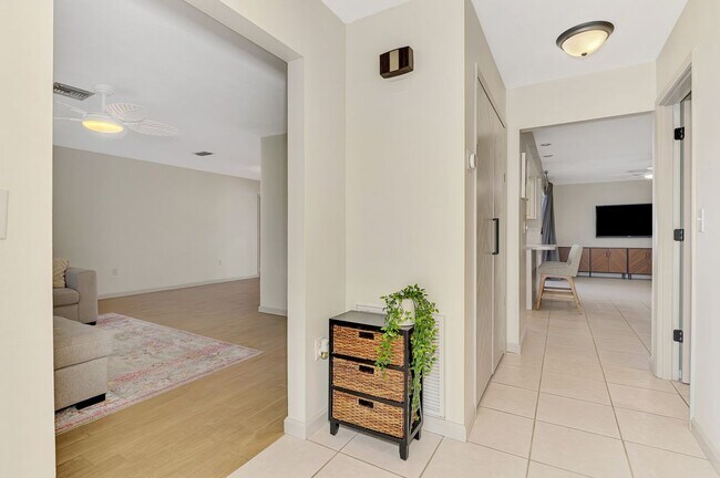 Foto del edificio - 2221 Pine View Cir