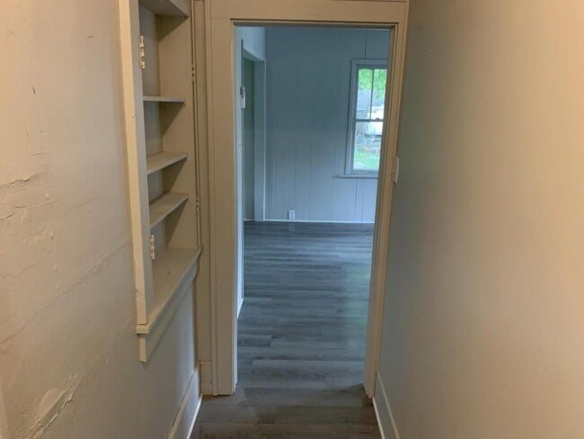 Building Photo - 139 1/2 S. Lowry