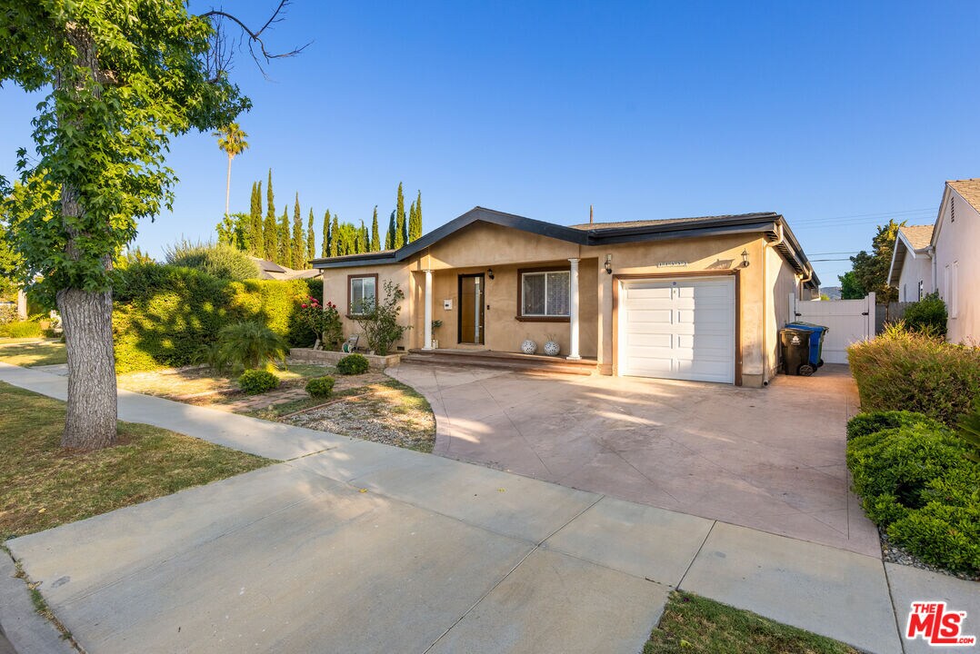 Foto principal - 17332 Bullock St
