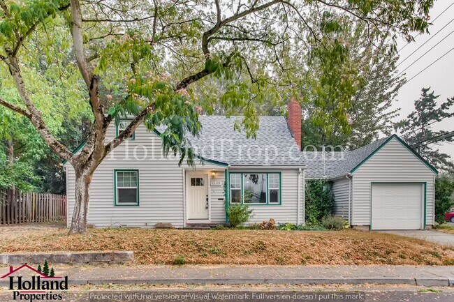 Building Photo - Great Home W/ Large Yard Near Downtown Bea...