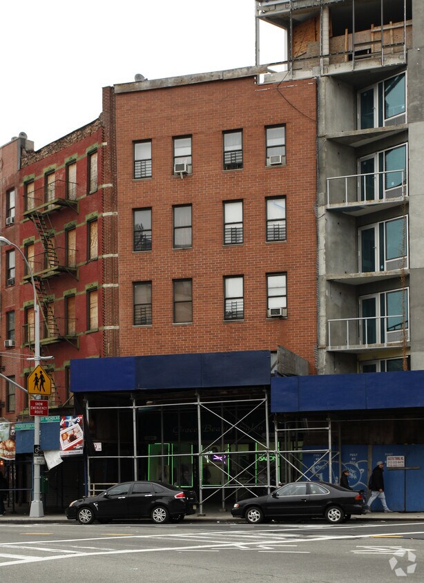 Foto del edificio - 222 Saint Nicholas Ave