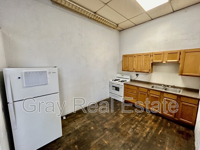 Building Photo - 208 E MAIN, APT #2 (BILLS PAID- not includ...