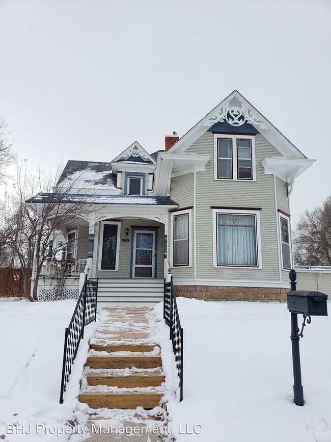 Building Photo - 372 W Loucks St