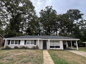 Building Photo - 2739 Green Oaks Dr